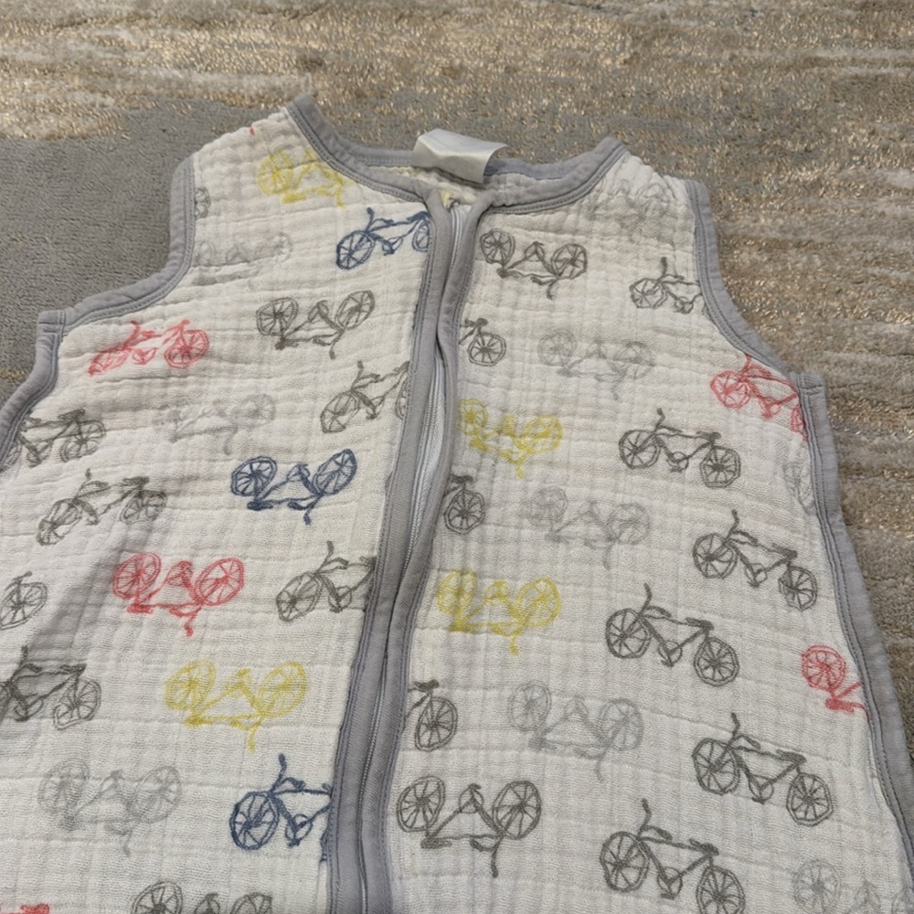 Aden + Anais sleep sack 6-12 months with bicycles on it - Picture 3 of 4
